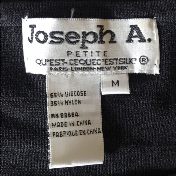 LIKE NEW black ribbed horizontal detail shell sleeveless top. - Picture 4 of 4